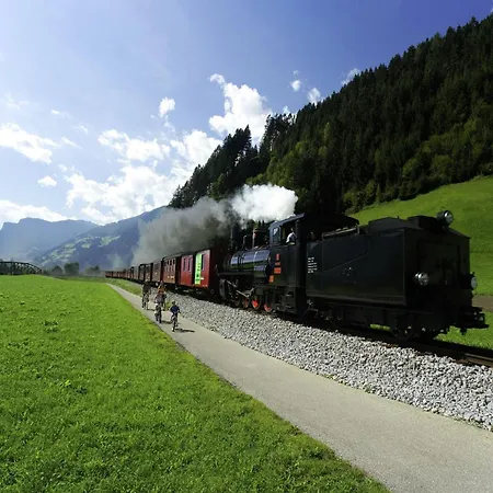 In Fuegen Near Slopes 乌登斯