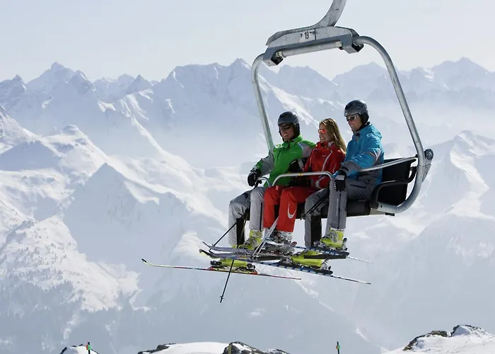 In Fuegen Near Slopes 公寓